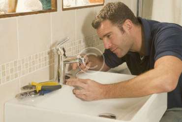 Got a leaking Tap ? Hire an experienced plumber