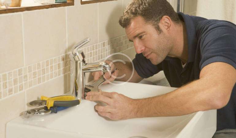 Got a leaking Tap ? Hire an experienced plumber